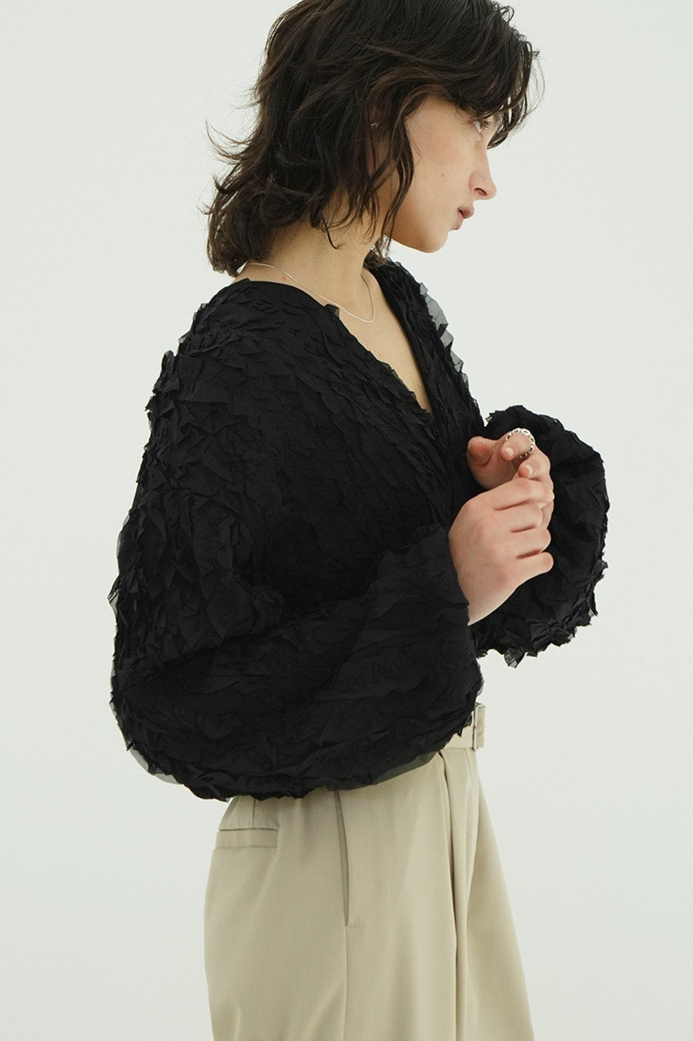 
                  
                    TOPSTITCHED FRILL BOLERO-BLACK-
                  
                