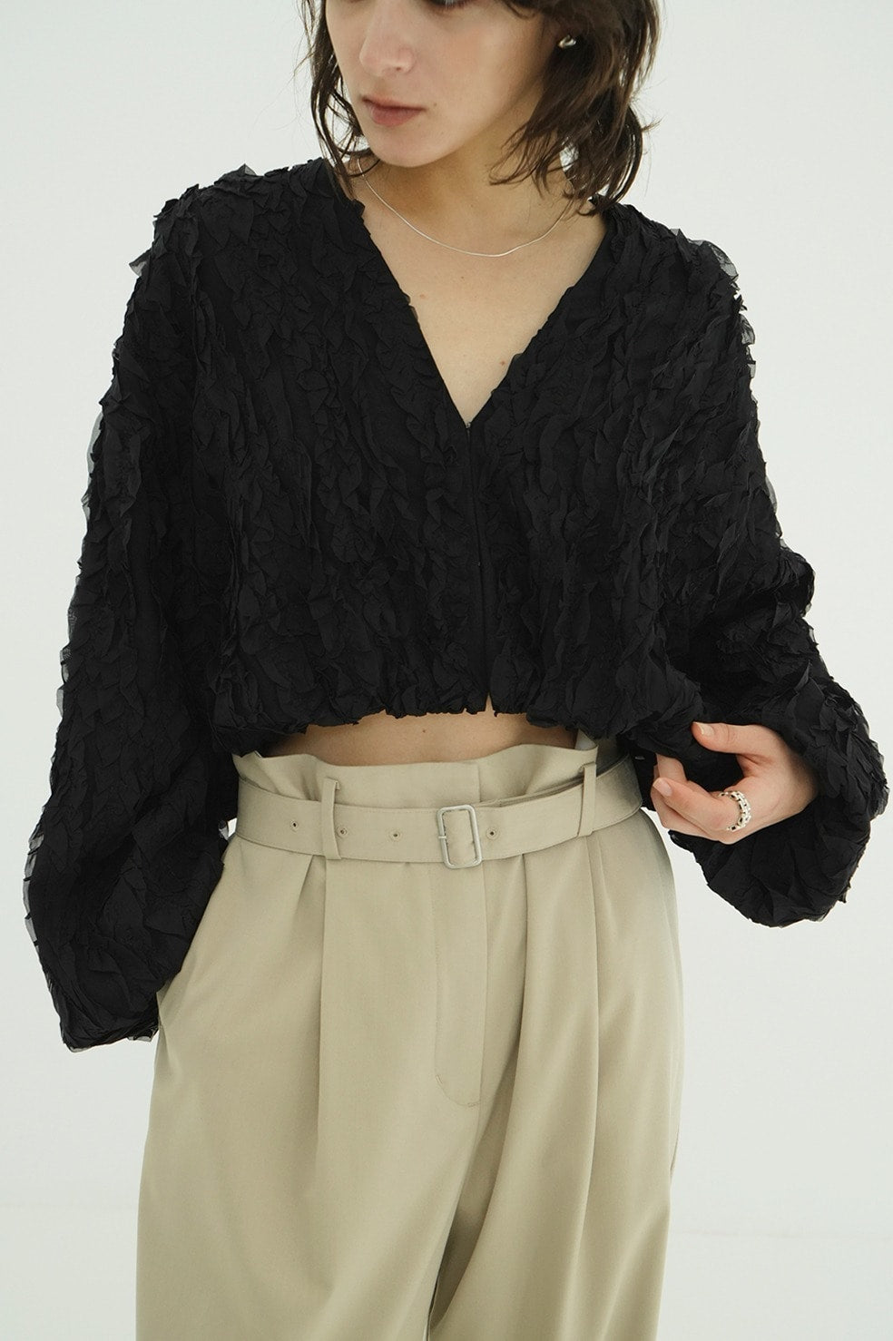 
                  
                    TOPSTITCHED FRILL BOLERO-BLACK-
                  
                