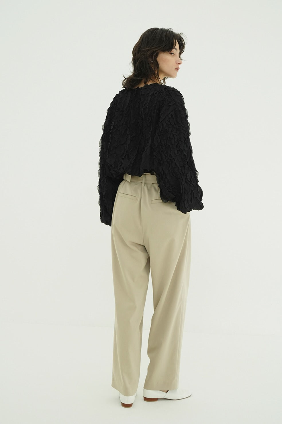 
                  
                    TOPSTITCHED FRILL BOLERO-BLACK-
                  
                
