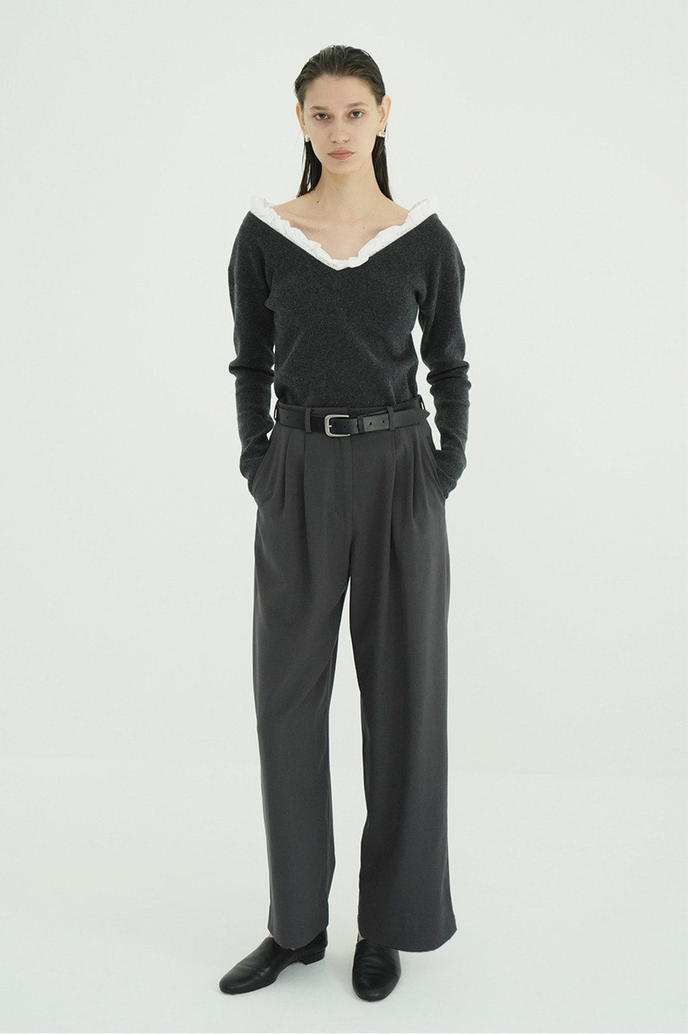 
                  
                    2WAY FRILL V NECK KNIT TOPS
                  
                
