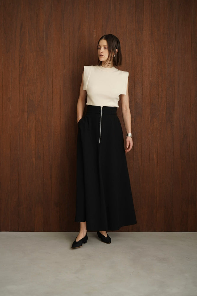 
                  
                    SQUARE SLEEVE KNIT TOPS
                  
                