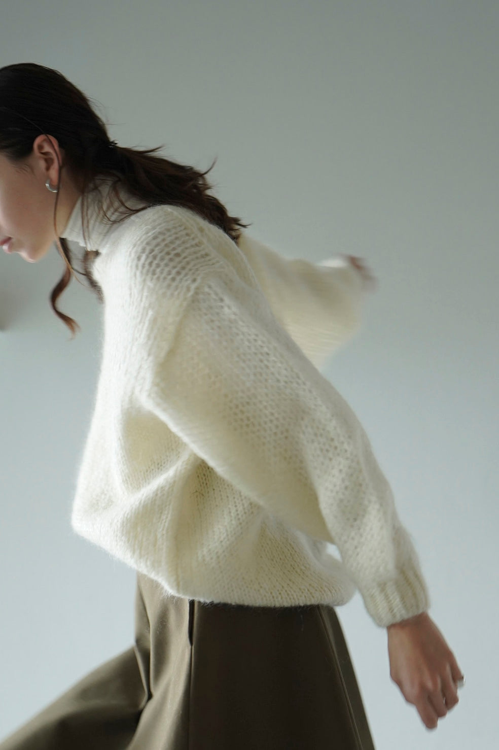 
                  
                    HALF SHEER LOOSE MOHAIR KNIT TOPS
                  
                