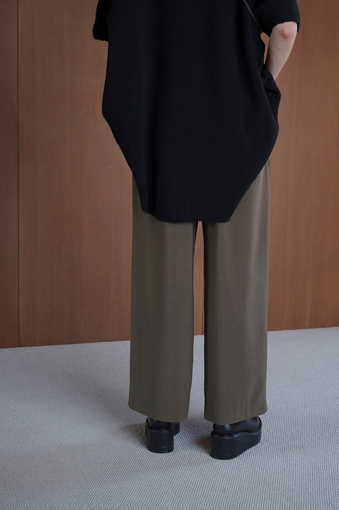 
                  
                    BASIC TUCK PANTS
                  
                