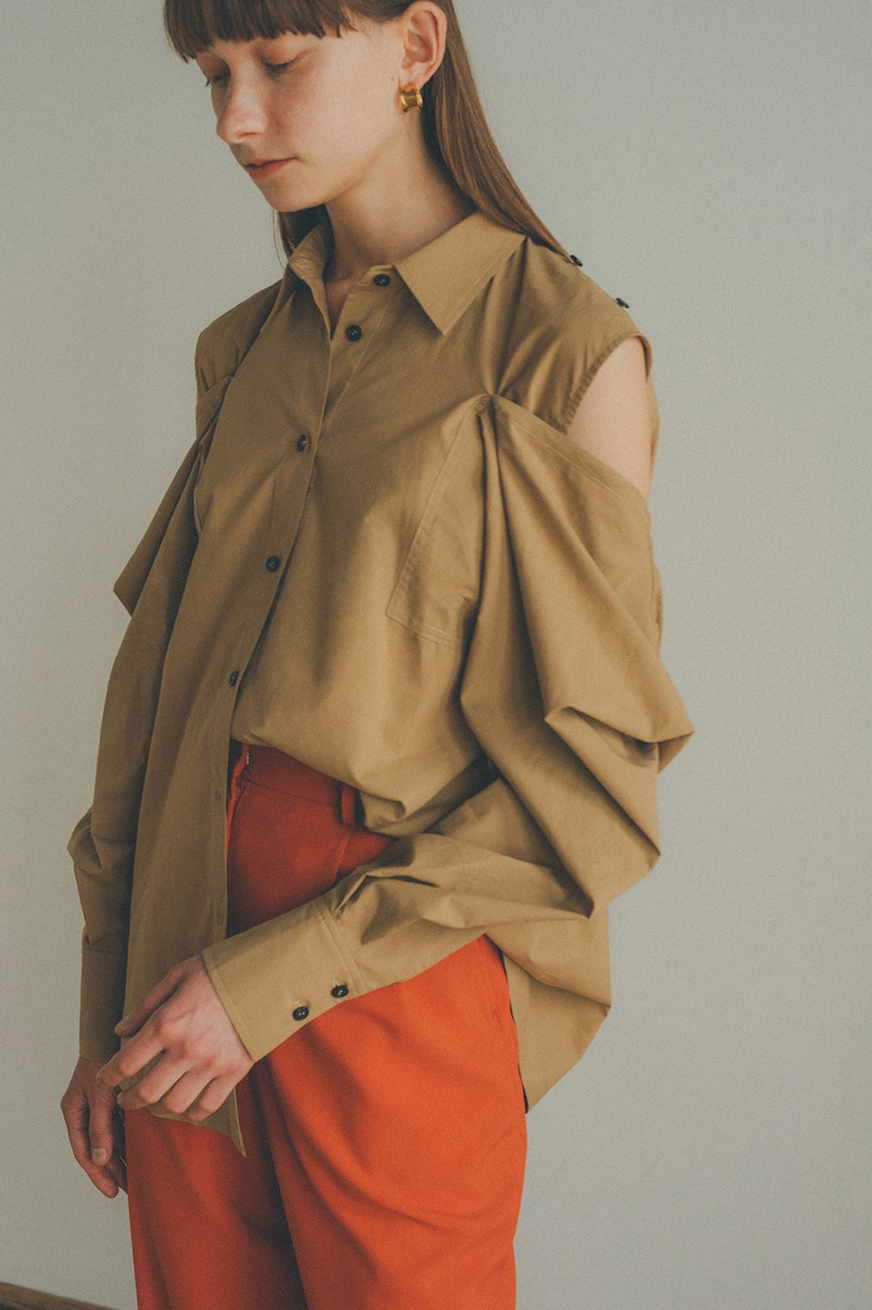 
                  
                    2WAY OFF SHOULDER COLLAR TOPS -BEIGE
                  
                