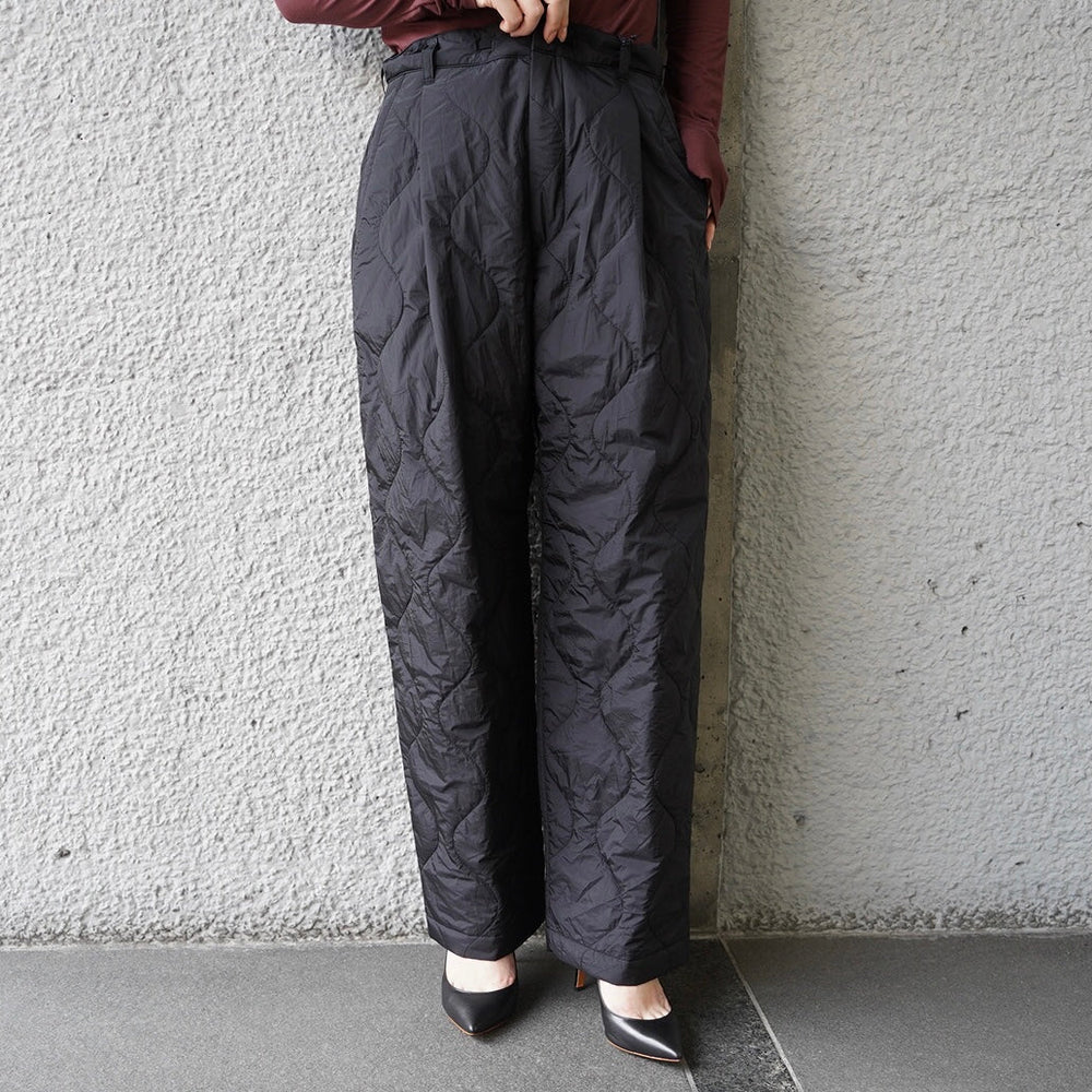 Quilted One Tuck Trousers -BLACK