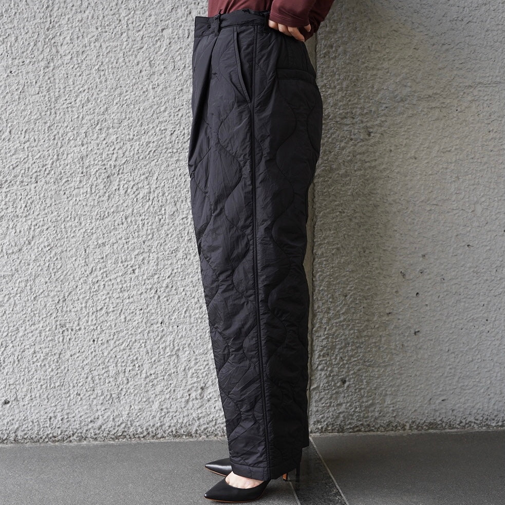
                  
                    Quilted One Tuck Trousers -BLACK
                  
                