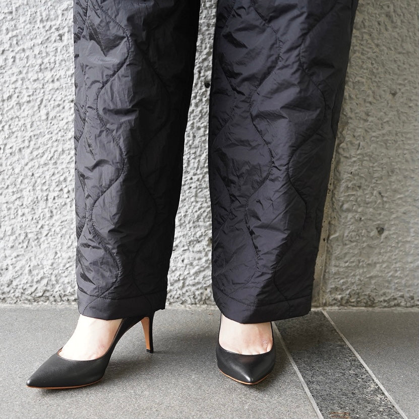 
                  
                    Quilted One Tuck Trousers -BLACK
                  
                