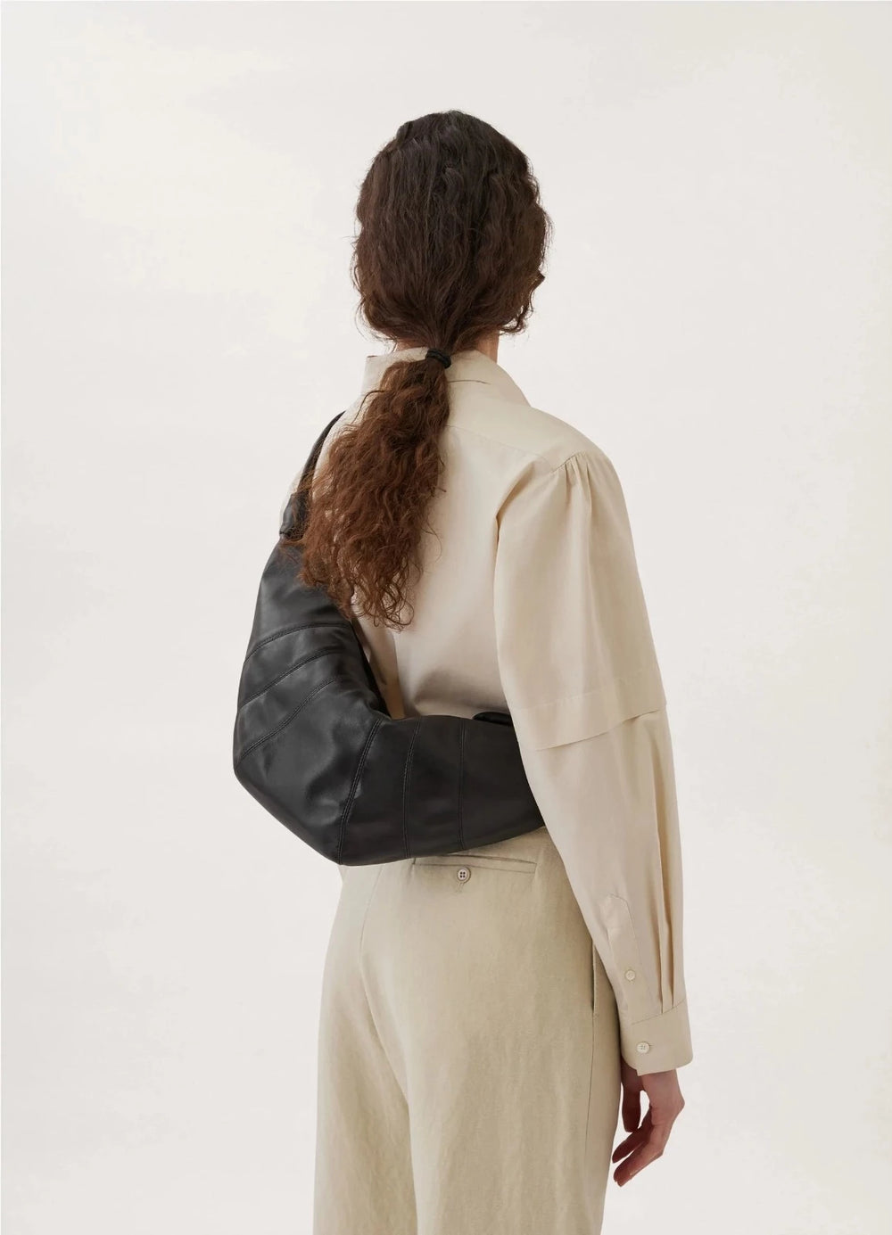 MEDIUM CROISSANT BAG BLACK OBLIGE