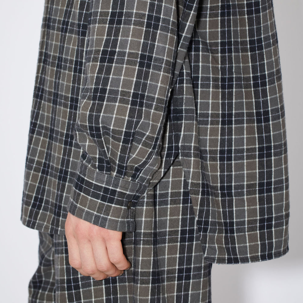 
                  
                    FACE LONG SLEEVE SHIRT
                  
                