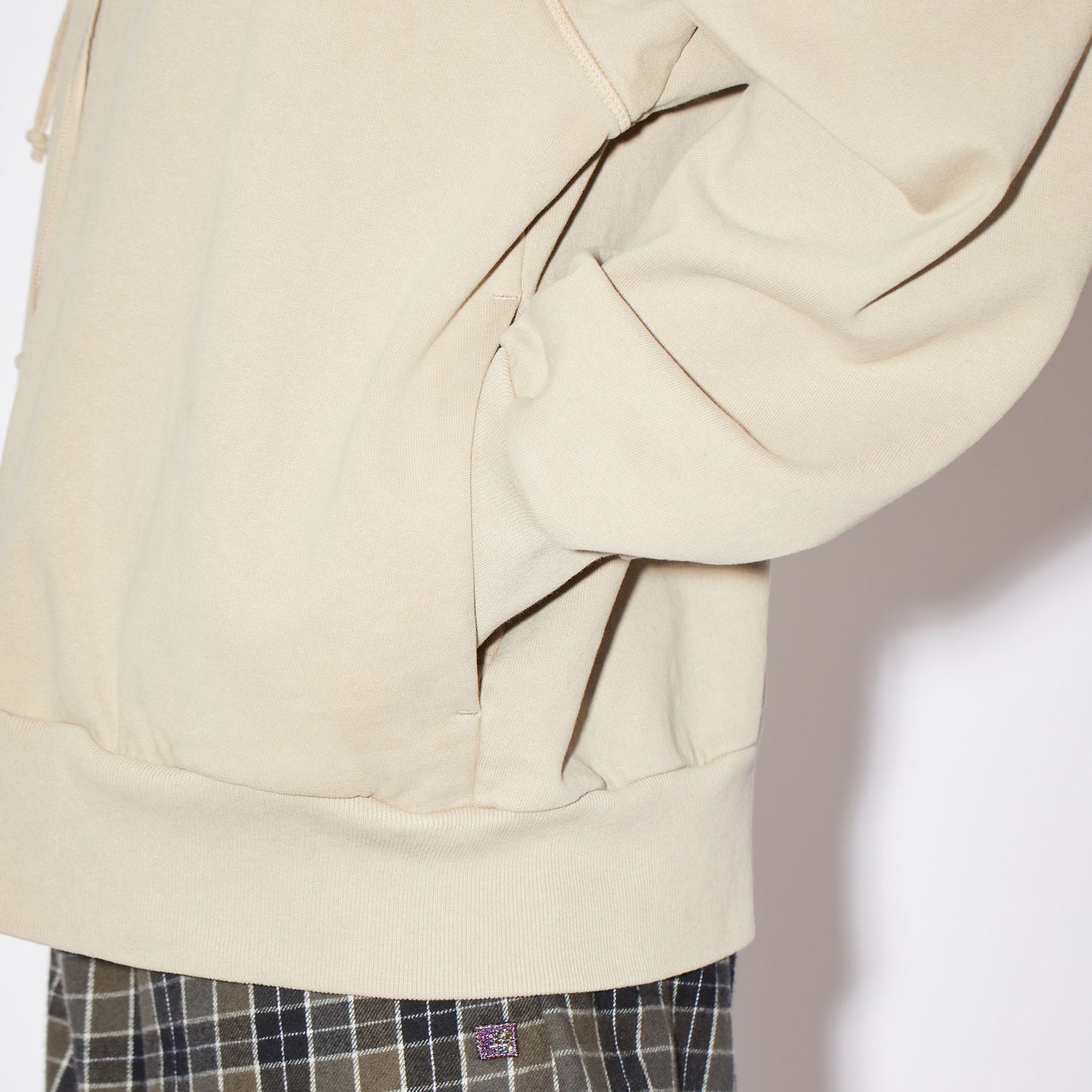 
                  
                    FACE ZIP HOODIE
                  
                