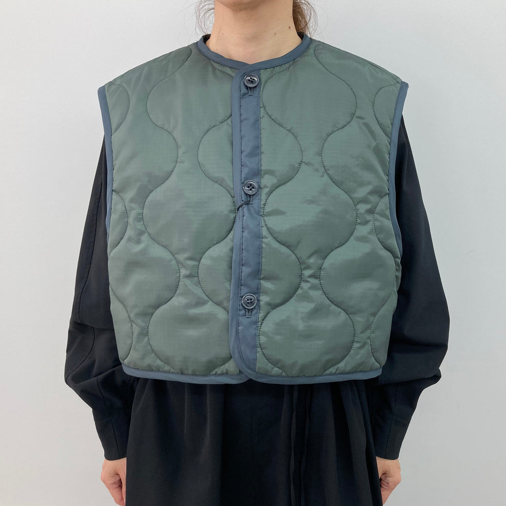 
                  
                    QUILTED CROPPED VEST
                  
                