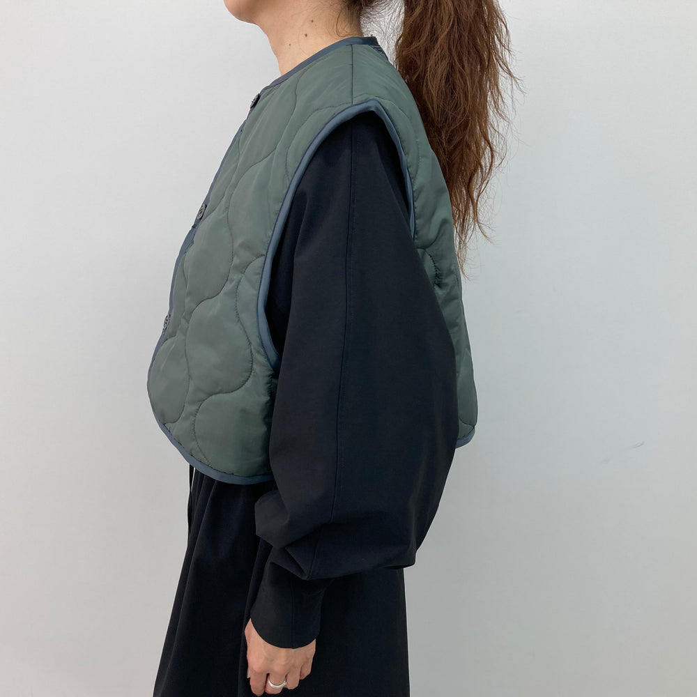 
                  
                    QUILTED CROPPED VEST
                  
                