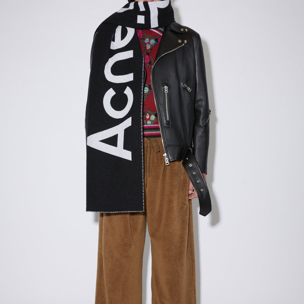 
                  
                    LOGO JACQUARD SCARF
                  
                